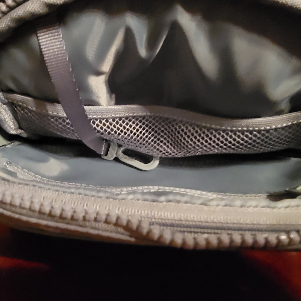 CROCS Classic Bag with Pearl and Gold Jibbitz - Picture 5 of 6
